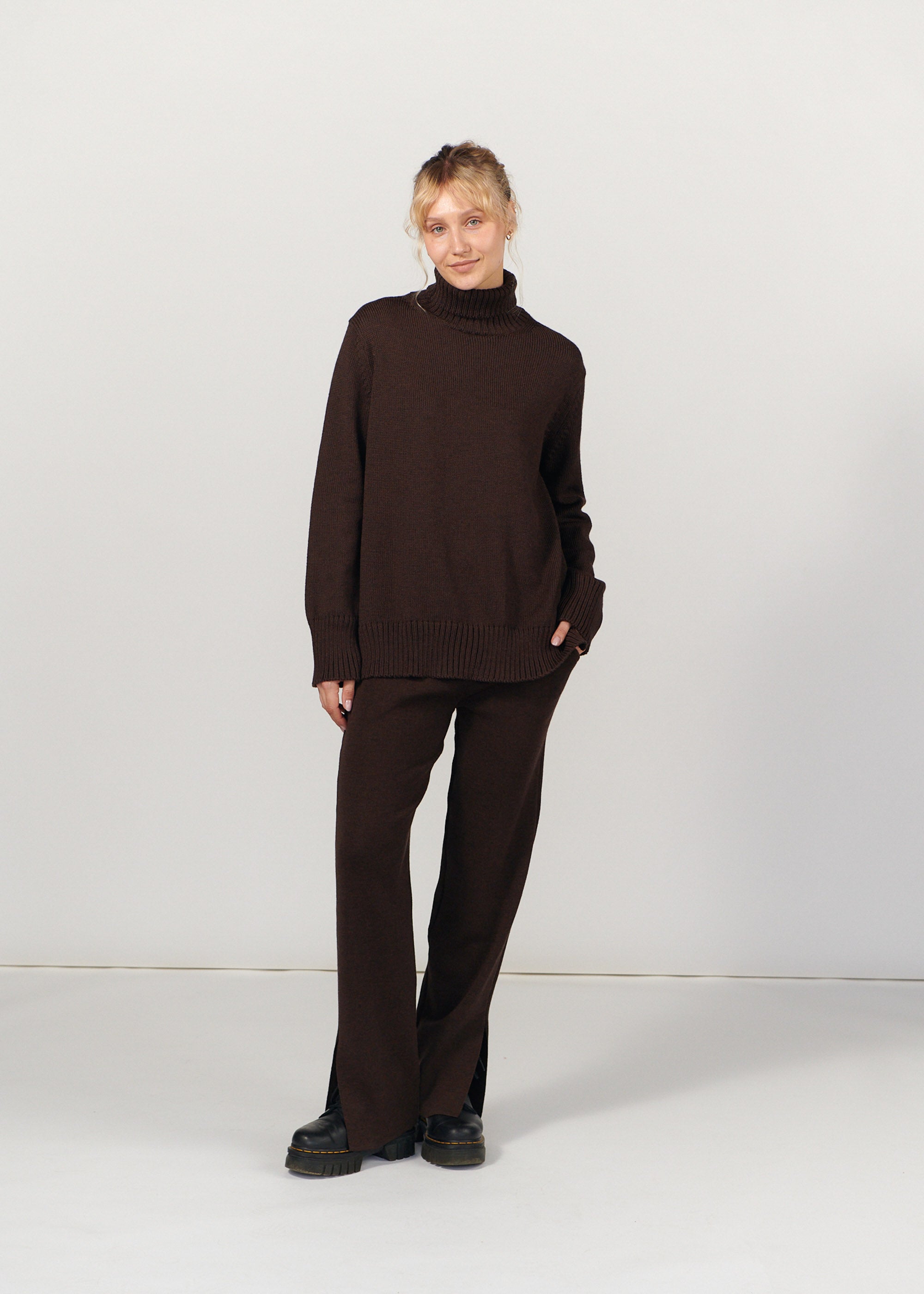 Morbido 100% Merino Turtleneck Chocolate